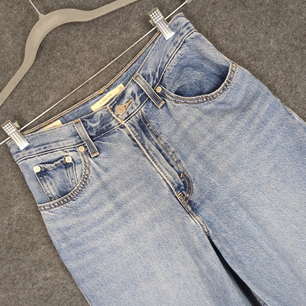Levis Premium 80s Mom Jean Womens 26 Light Wash High Rise Tapered Denim